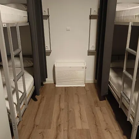 체크 인 레옹 호스텔 레온