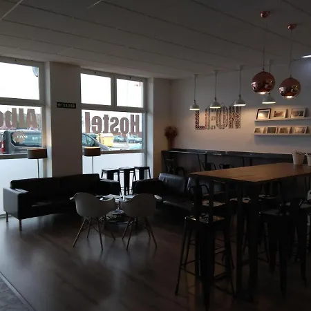 체크 인 레옹 호스텔