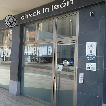 호스텔 체크 인 레옹 *