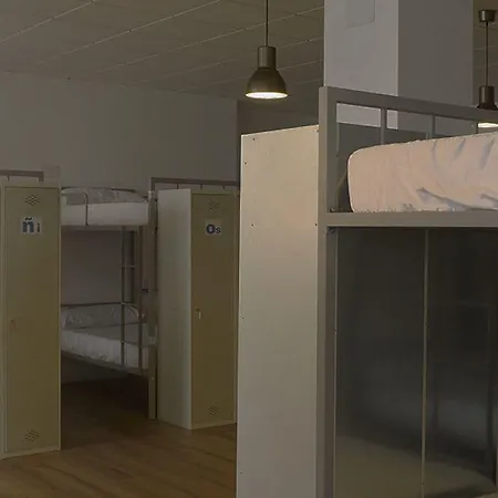 Check In Hostal *