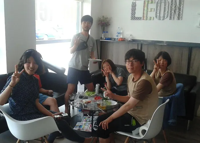 체크 인 레옹 호스텔 레온