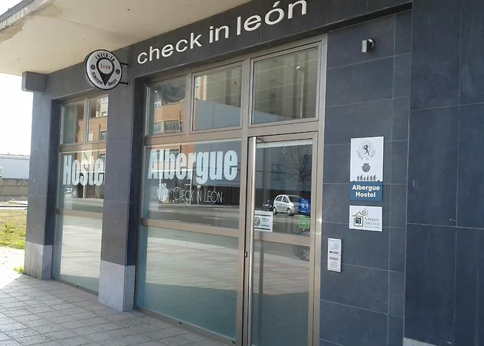 호스텔 체크 인 레옹 *