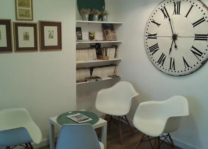 체크 인 레옹 호스텔