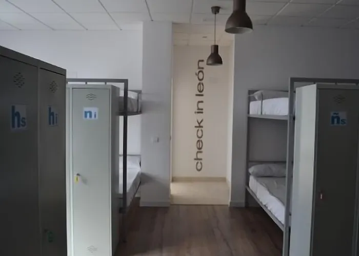 체크 인 레옹 호스텔